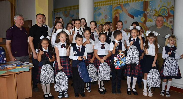 Антон Басанский присоединился к акции «Собери ребенка в школу»